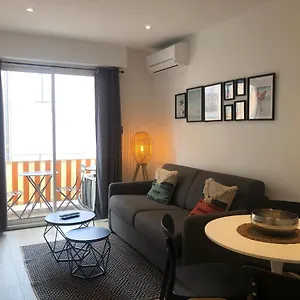 C001-beau Studio Neuf Situe Au Centre Apartment