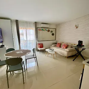 3 Pieces- Vieux Port- Terrasse - Parking Possible Apartment